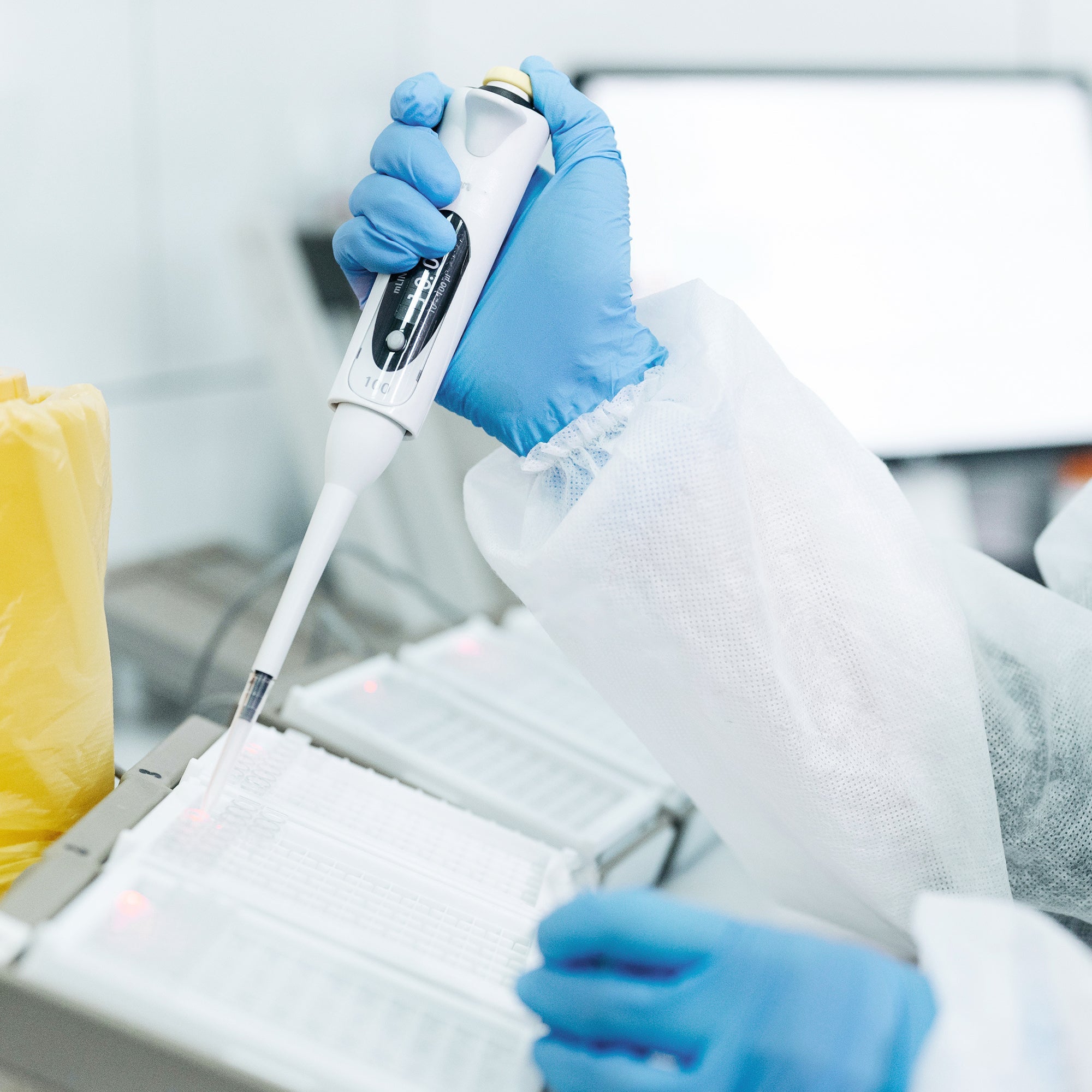 SwiftGrip Disposable Light-Duty Nitrile Gloves 10x100 Case Pack - Blue (EN35B) 3Mil